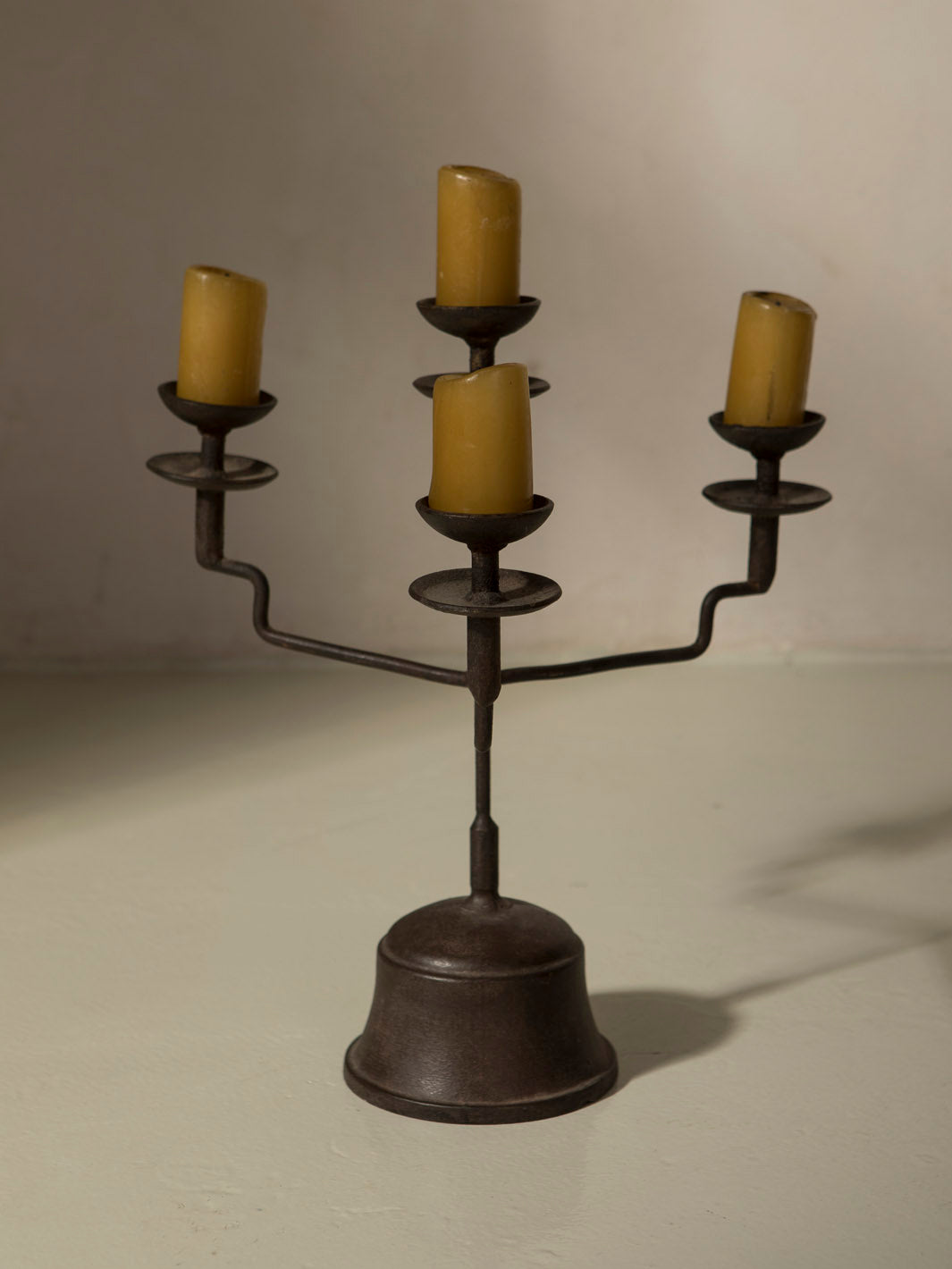 Candelabro Bell de hierro forjado para 4 velas