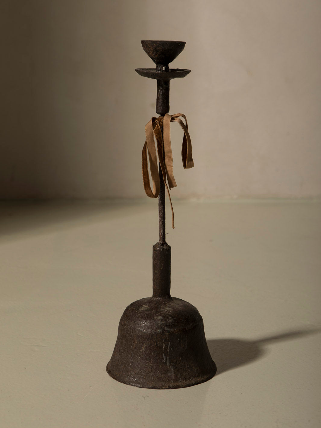 Candelabro Bell de hierro forjado