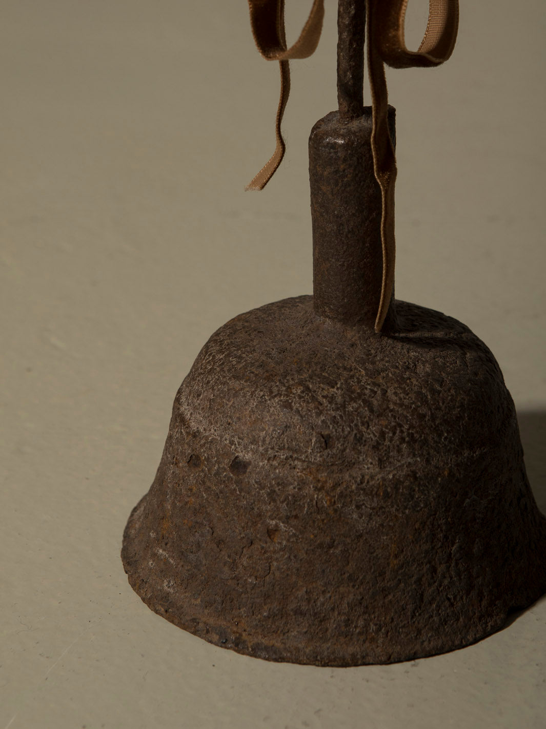 Candelabro Bell de hierro forjado