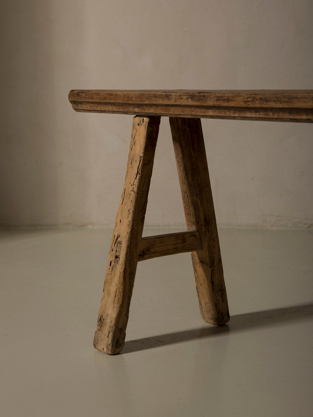 Banco antiguo de olmo