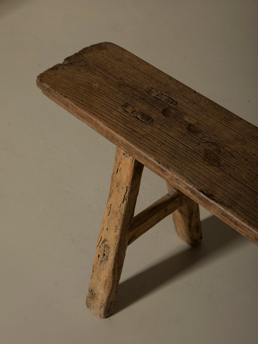 Banco antiguo de olmo