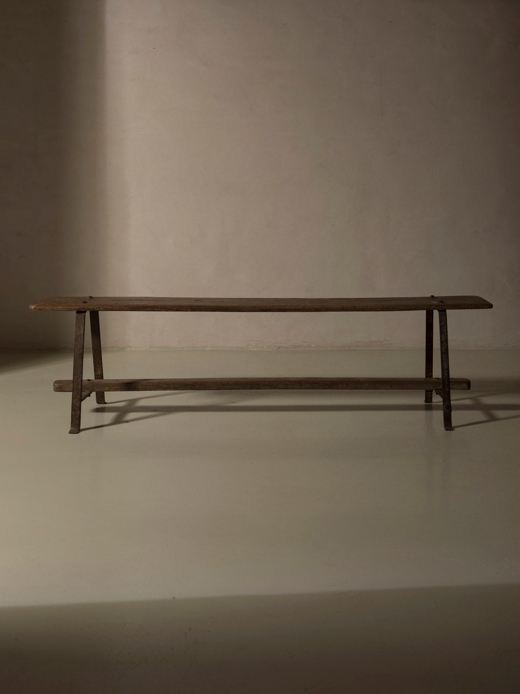 Banco Kumtha de olmo