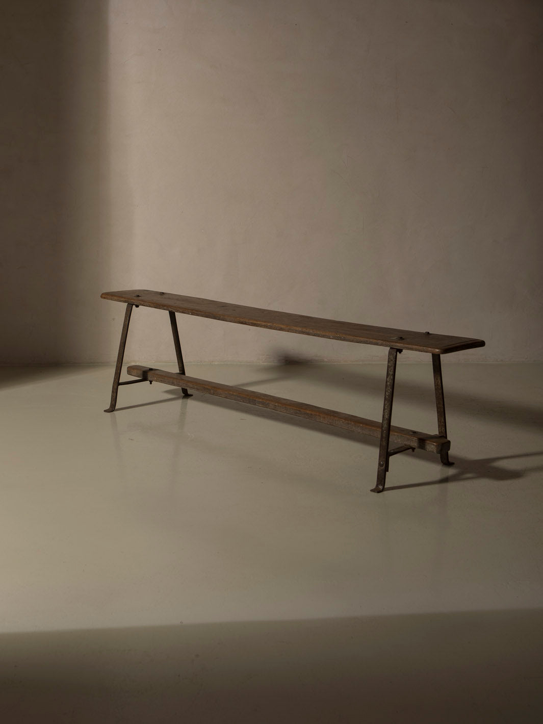 Banco Kumtha de olmo