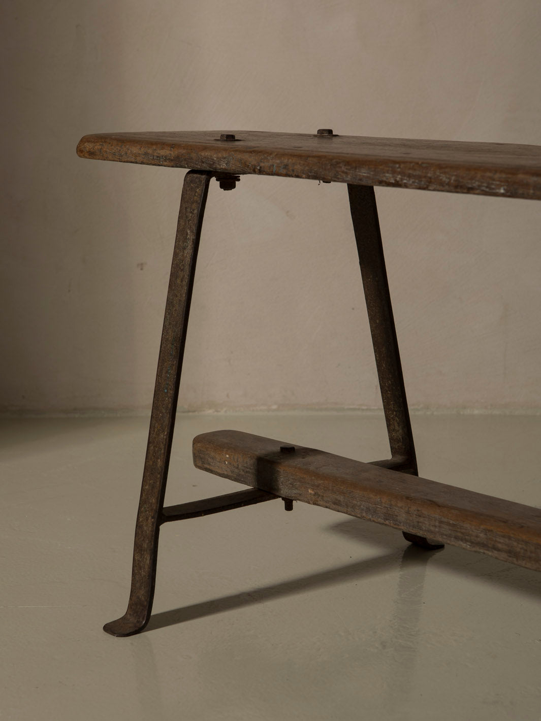 Banco Kumtha de olmo