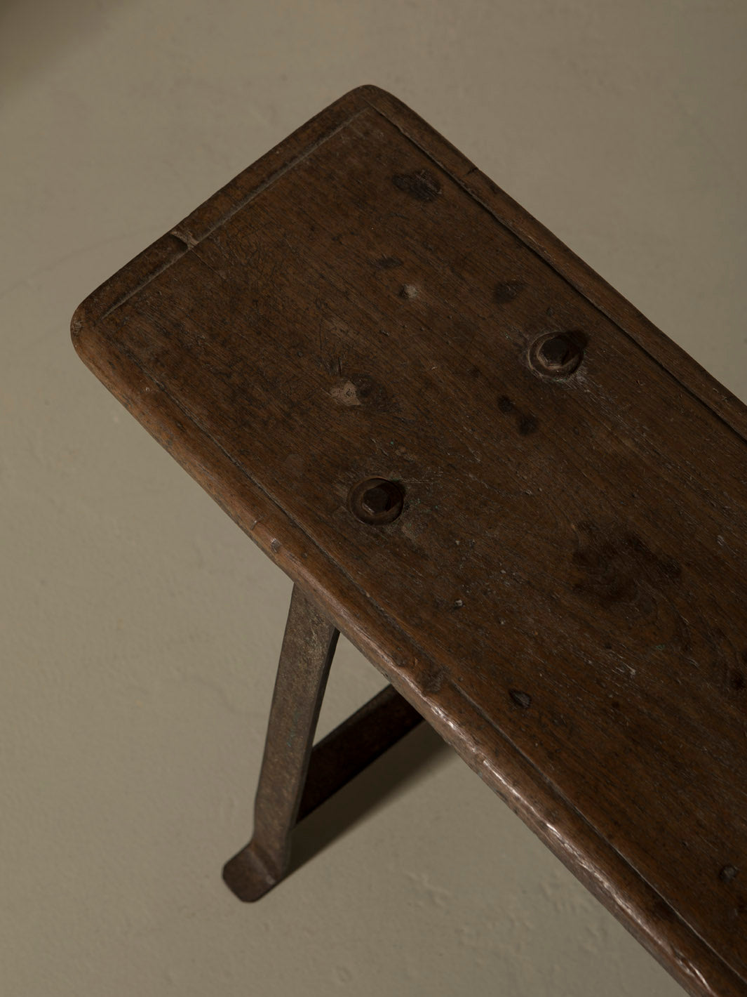 Banco Kumtha de olmo