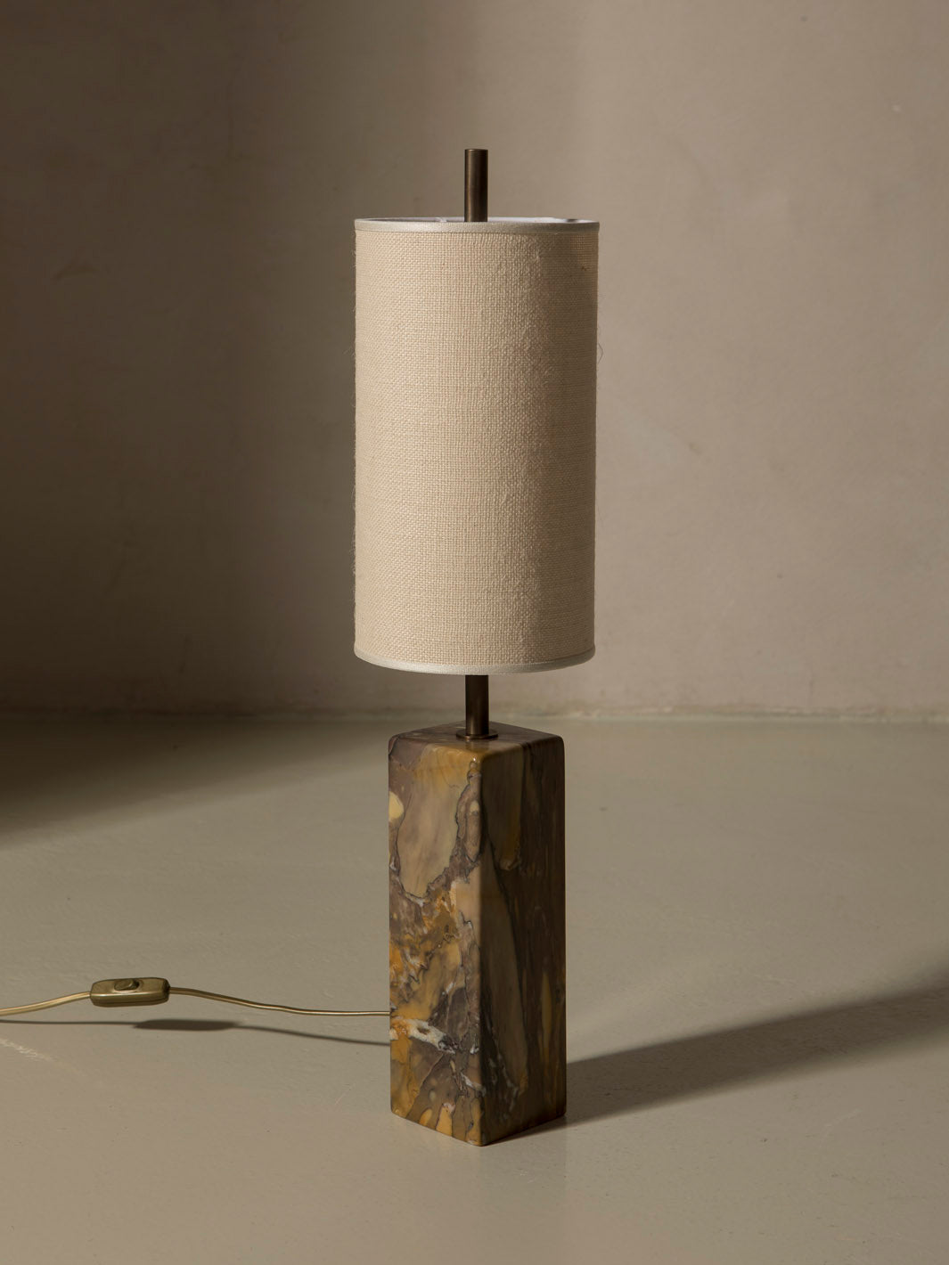 Lámpara italiana con base de mármol verde