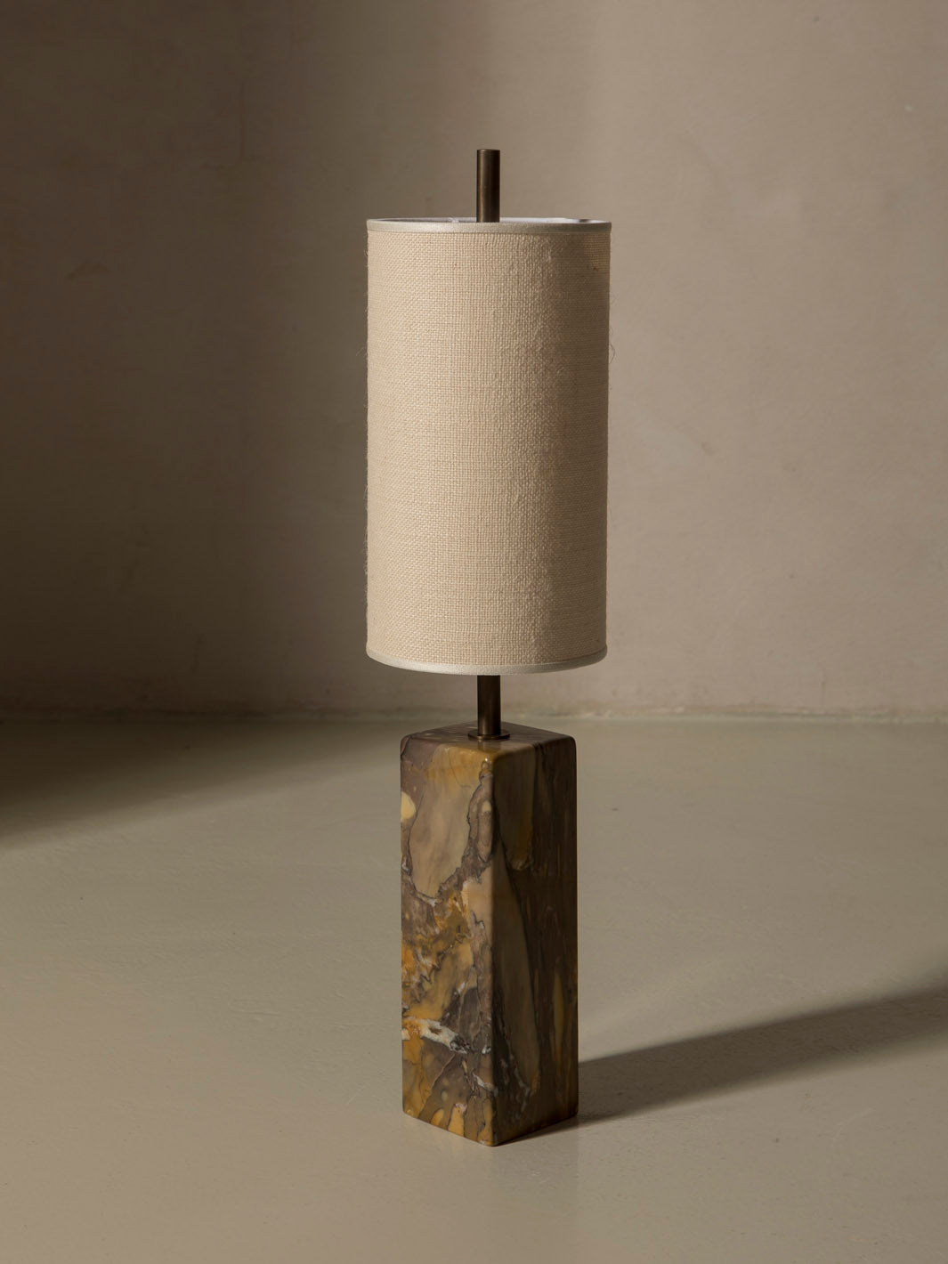 Lámpara italiana con base de mármol verde