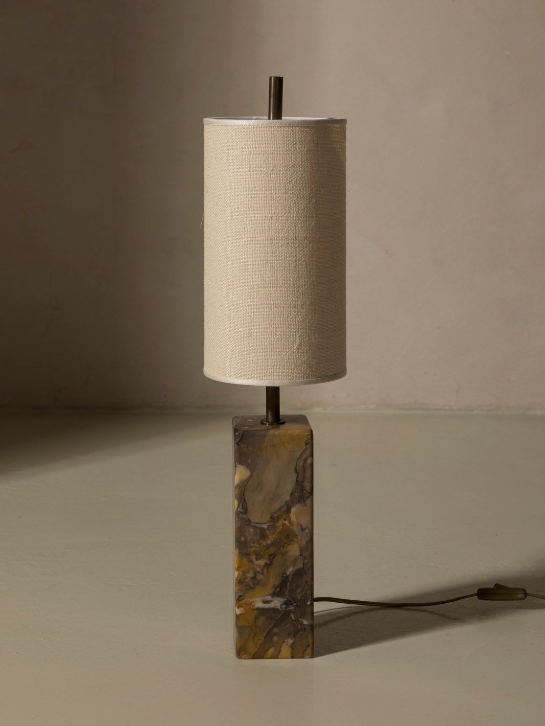 Lámpara italiana con base de mármol verde