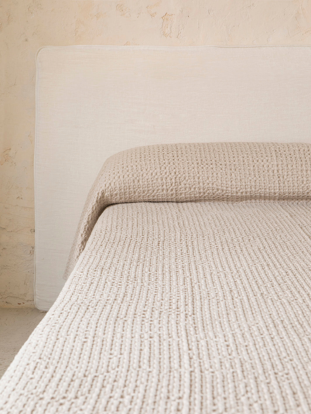 Tempo Linen Bedspread
