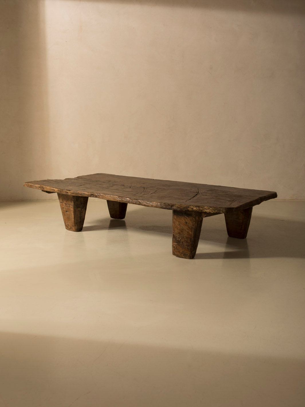 Mesa Naga IV 186x99x39,5cm.