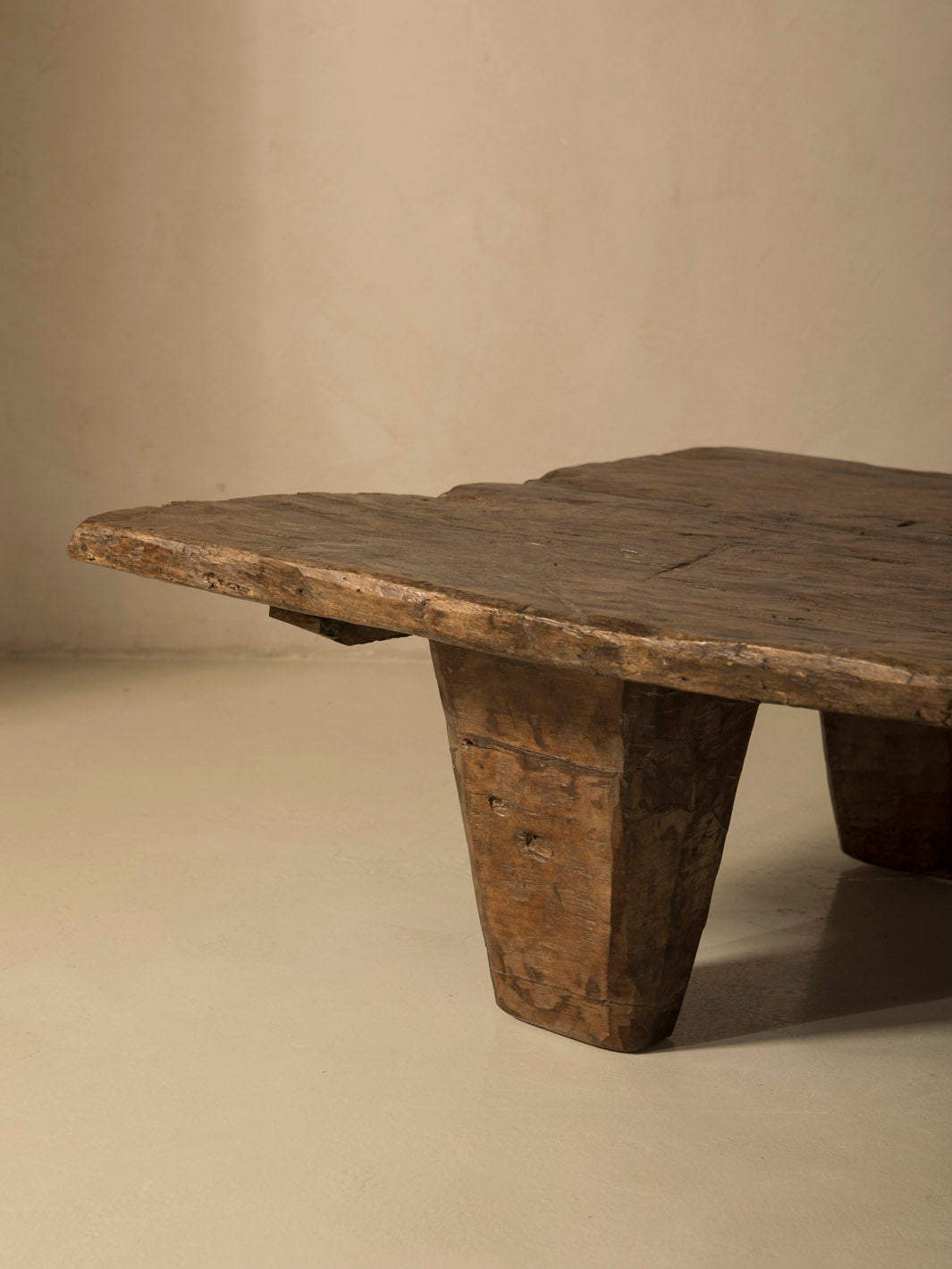 Mesa Naga IV 186x99x39,5cm.