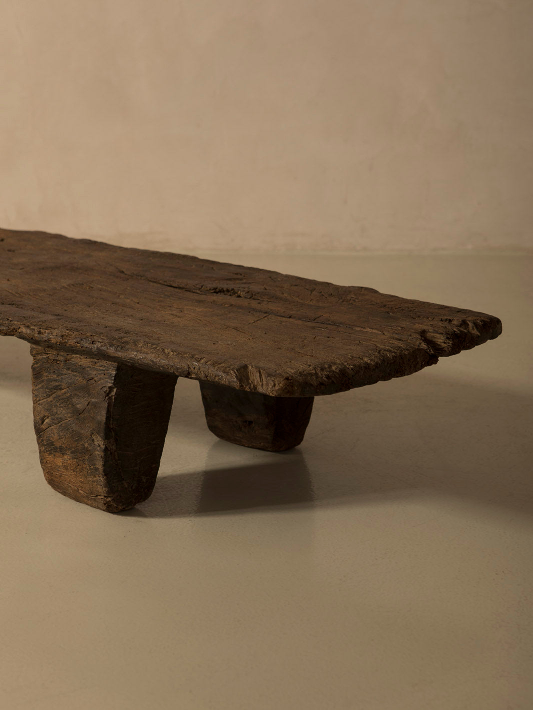 Mesa Naga XI 184x48x25cm.