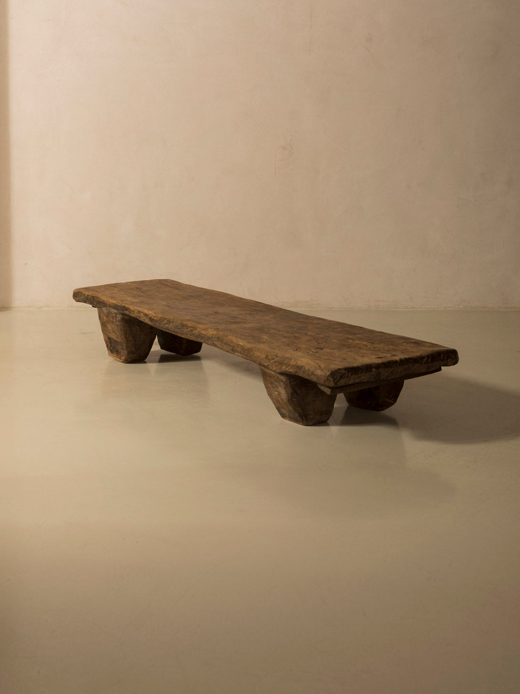 Mesa Naga XIII 179x55x25cm.