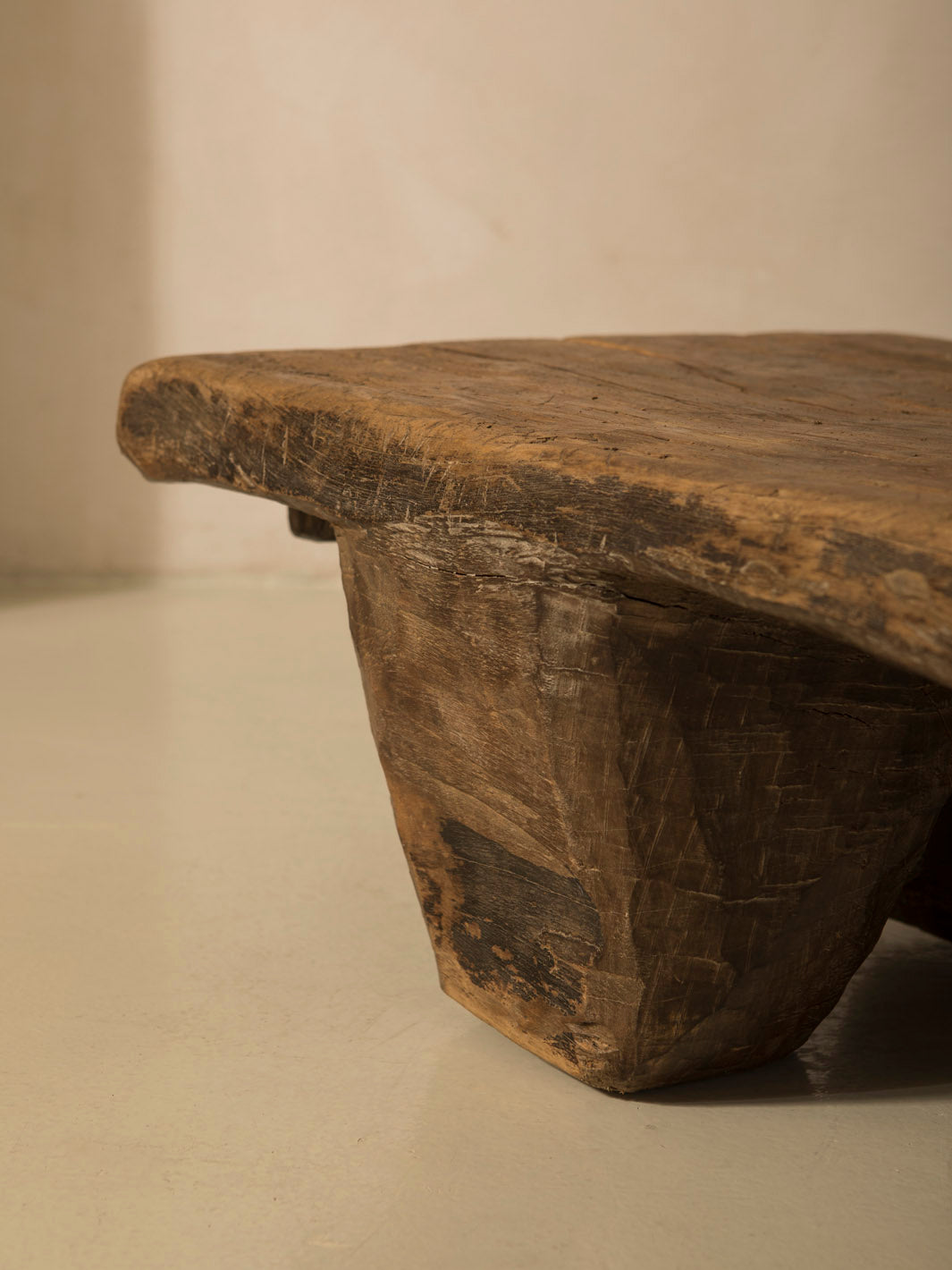 Mesa Naga XIII 179x55x25cm.