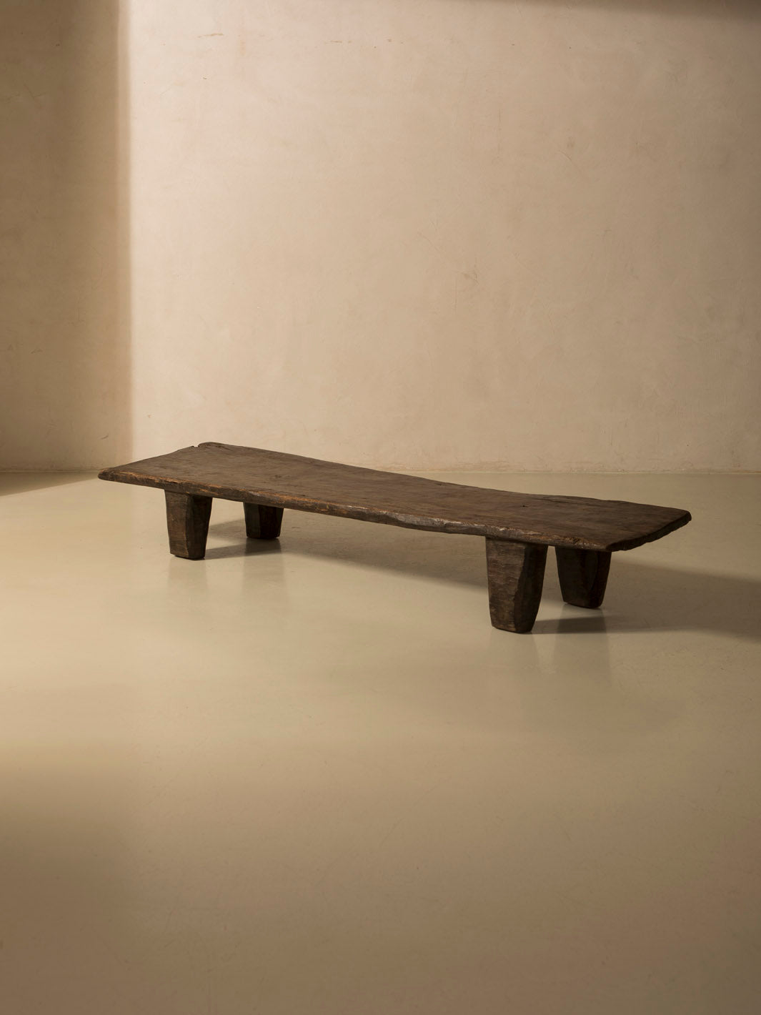 Mesa Naga XIV 196x53x32cm.