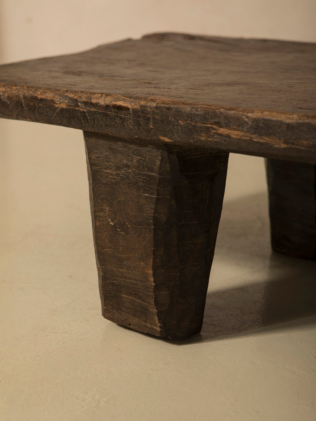 Mesa Naga XIV 196x53x32cm.