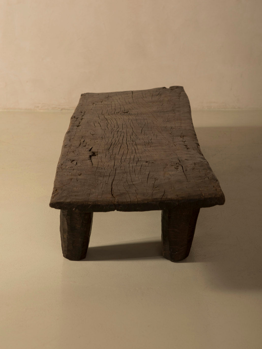 Mesa Naga XIV 196x53x32cm.