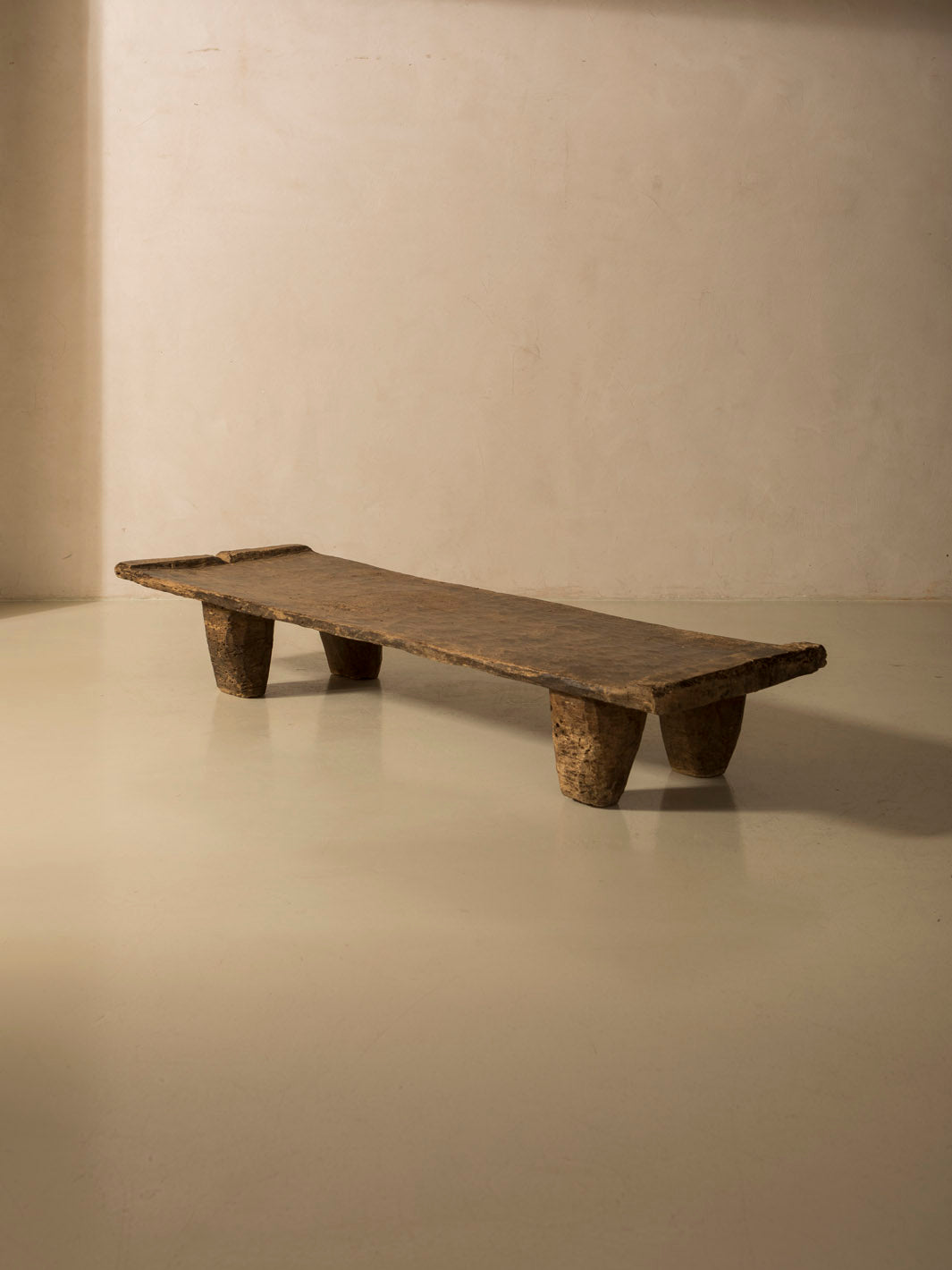 Mesa Naga VIII 194x60x30cm.