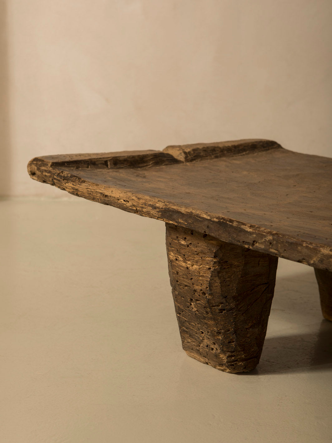 Mesa Naga VIII 194x60x30cm.