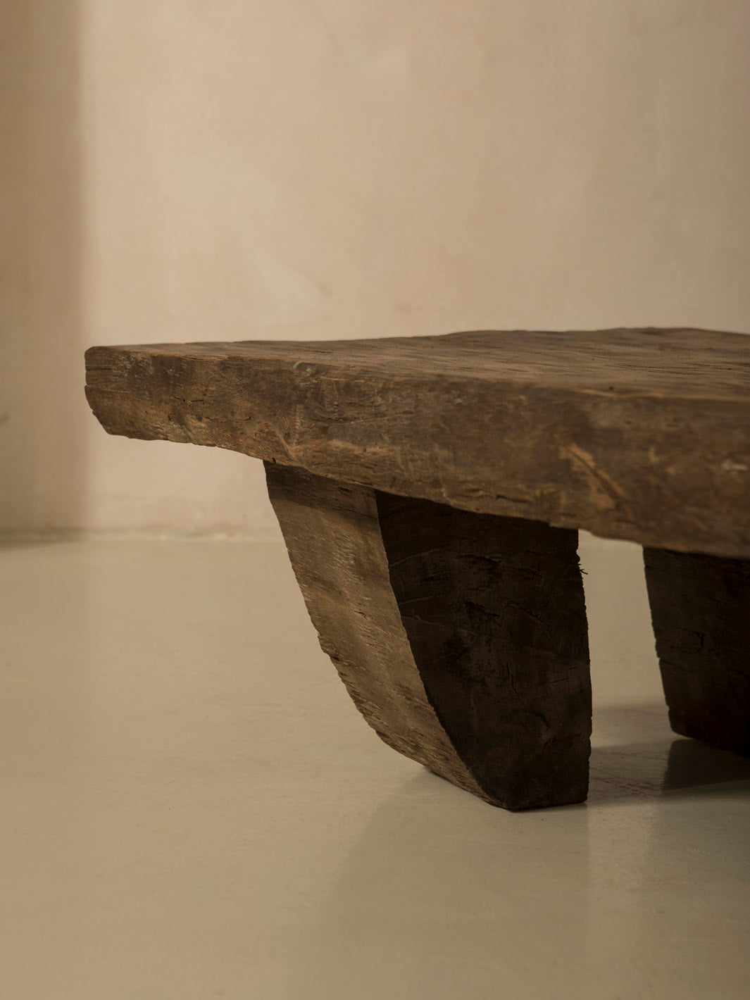 Mesa Naga XVI 189x71x33,5cm.