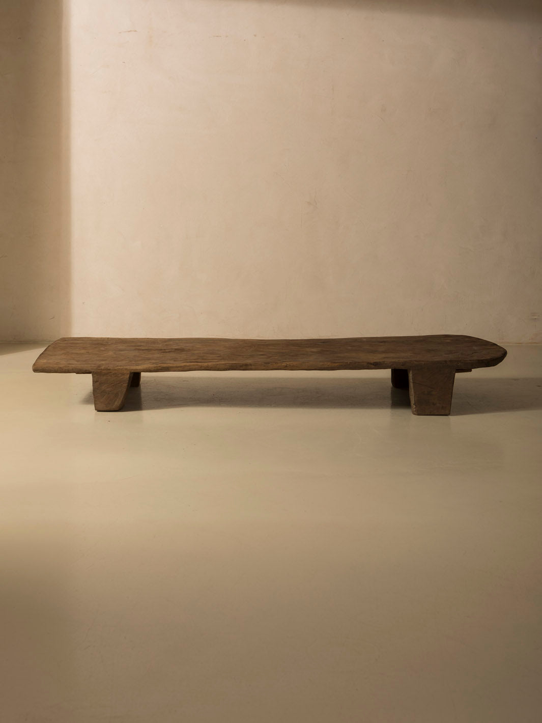 Mesa Naga XVII 213,5x59x26cm.