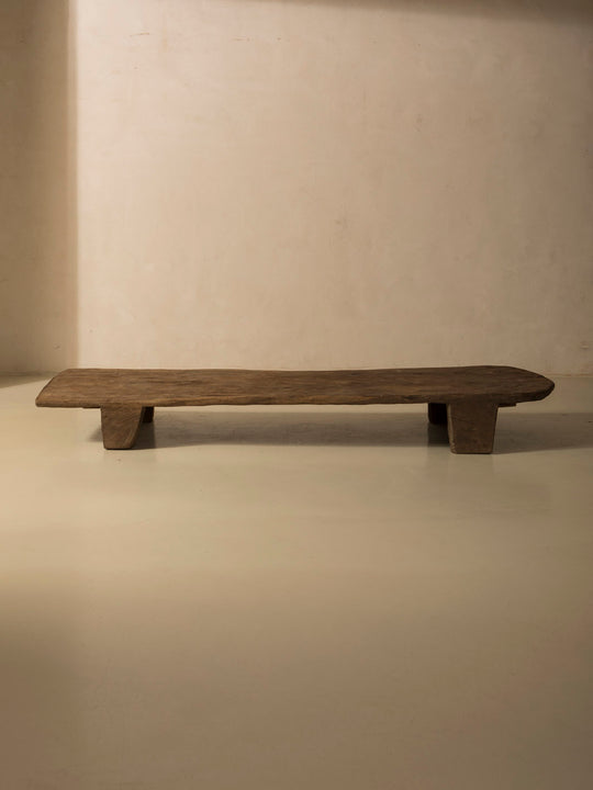 Mesa Naga XVII 213,5x59x26cm.