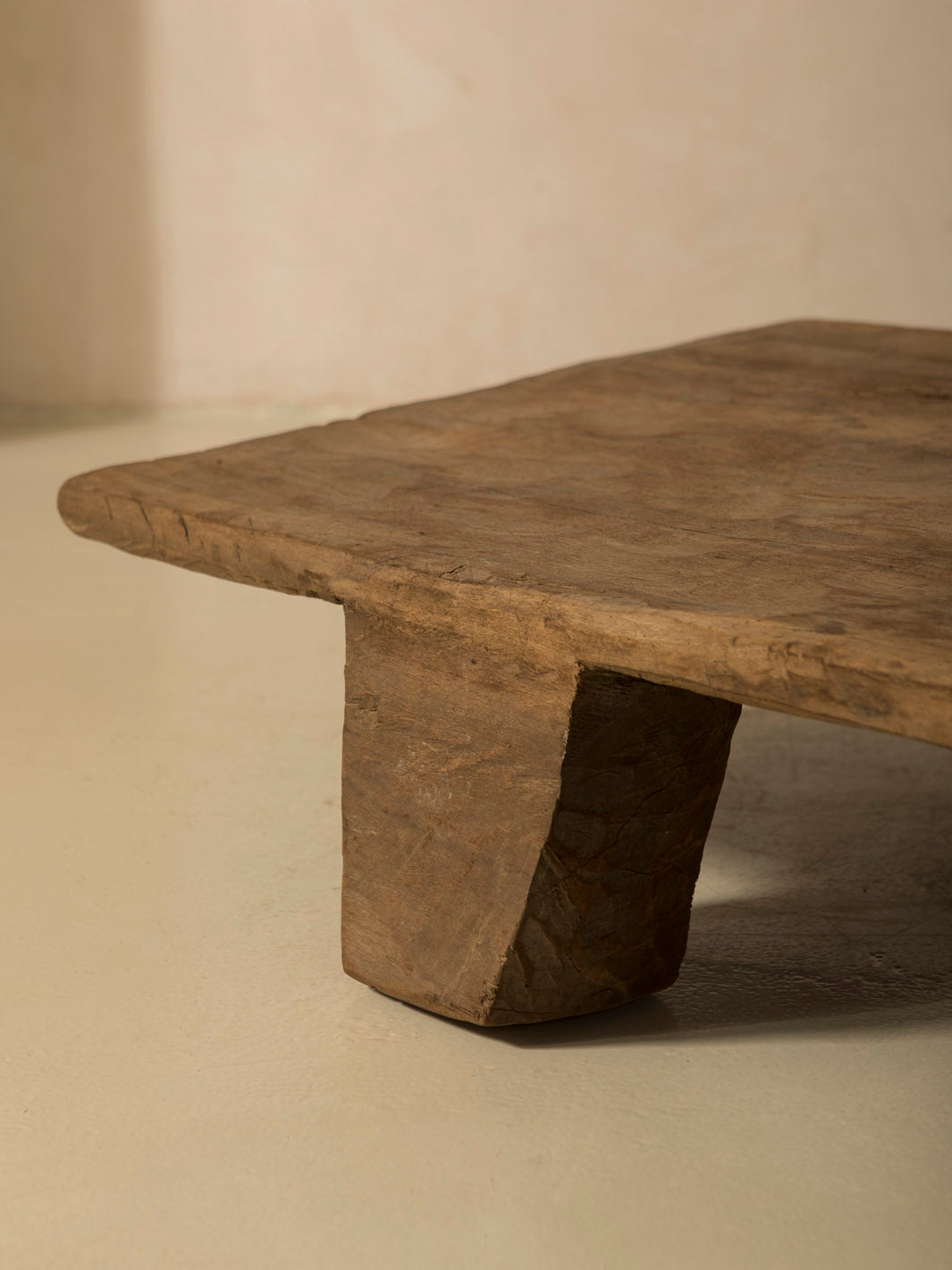 Mesa Naga XVII 213,5x59x26cm.