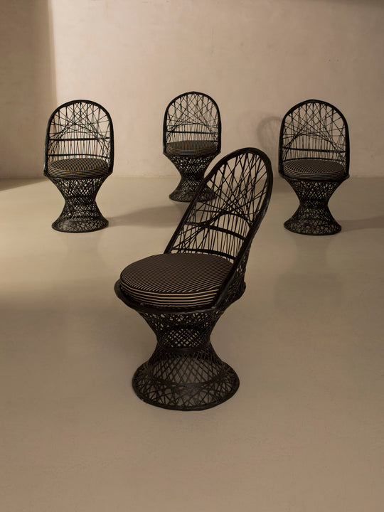 Fiberglass dining chair black