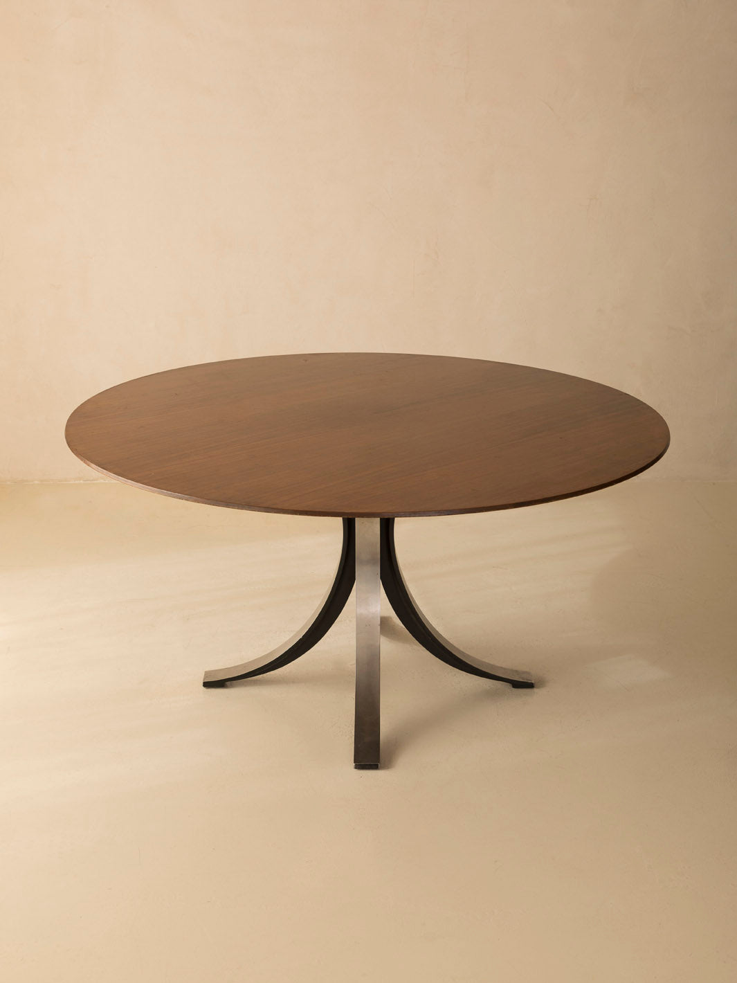 Tecno T69 table by Osvaldo Borsani and Eugenio Gerli from the 1970s