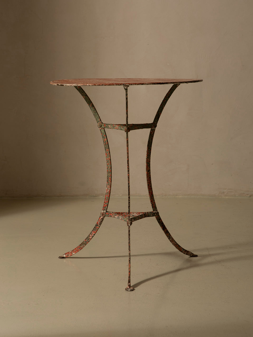 Gueridón rojo, años 40 Ø55cm