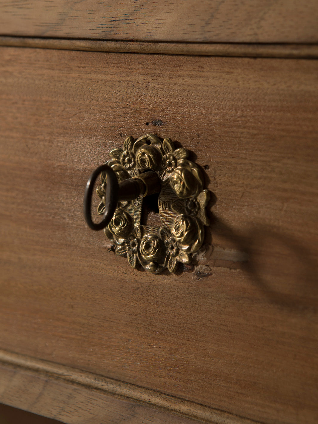 Cómoda parisina caoba, palosanto y mármol s.XIX