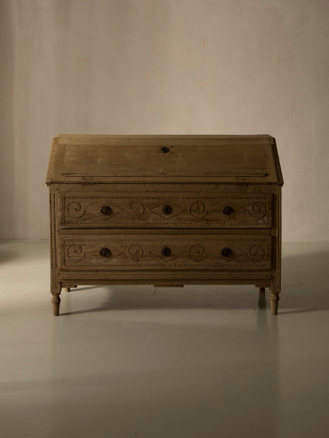 Commode liégeoise, XIXe siècle, châtaignier lavé