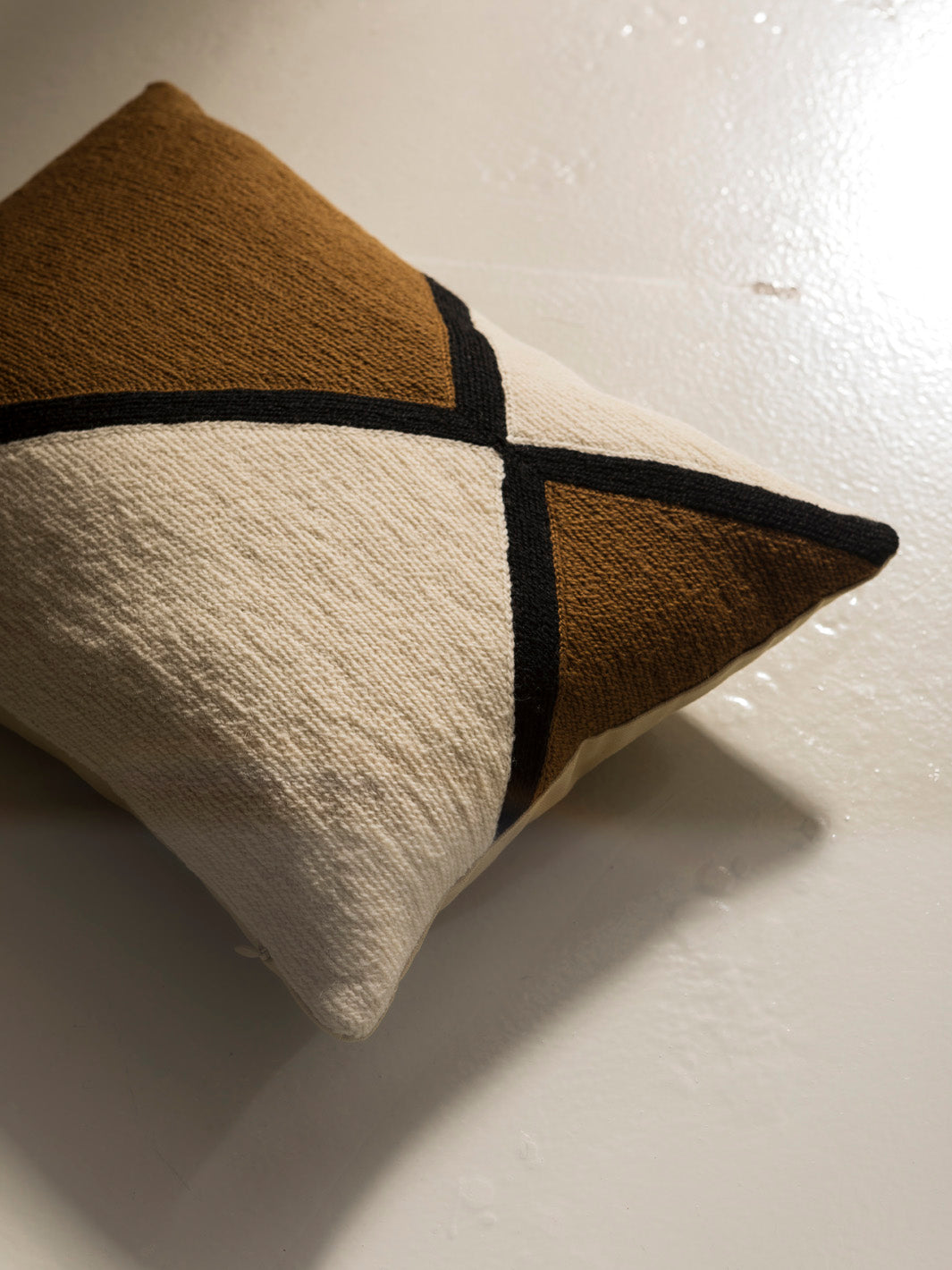 Iwani 2 cushion 02/29
