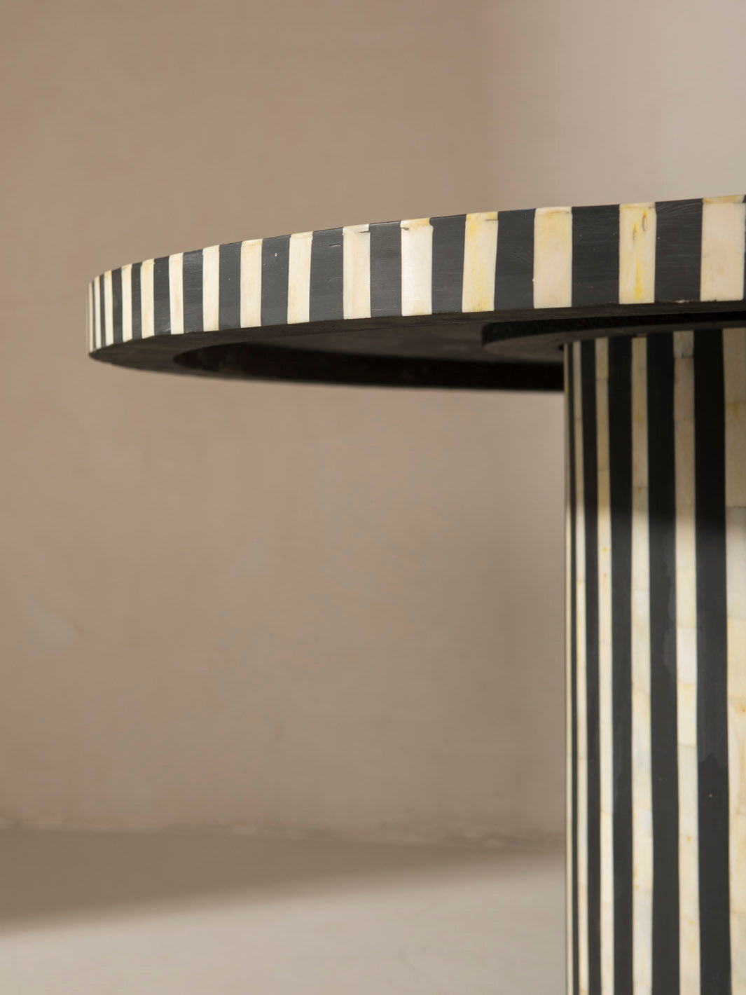 Africa marquetry table Ø100CM