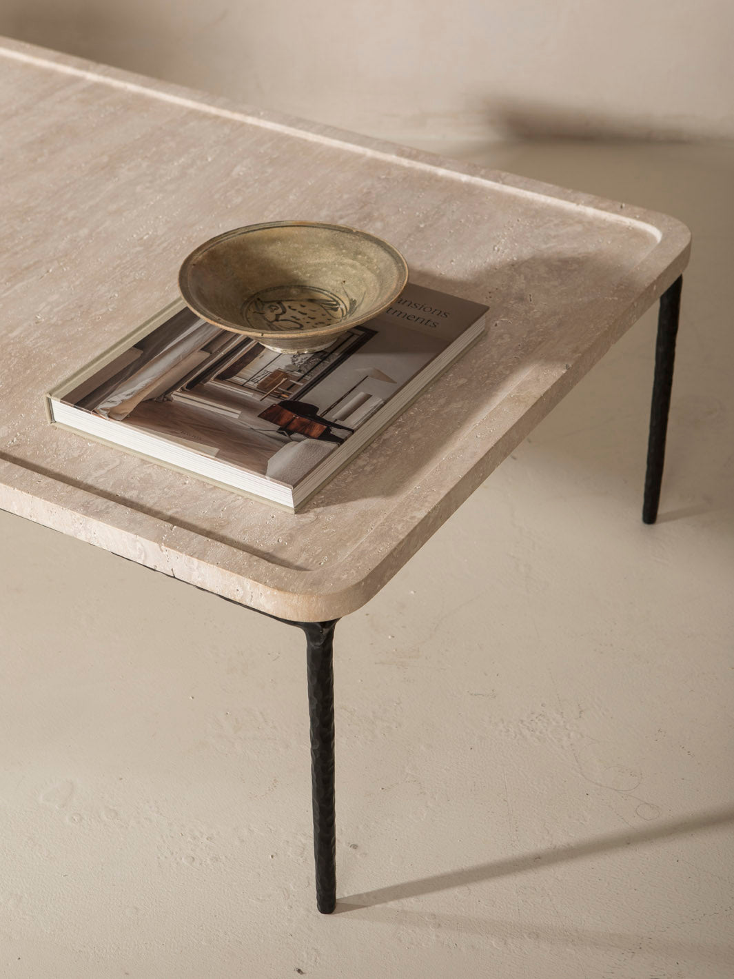 Arrow Gallon Martelé Table