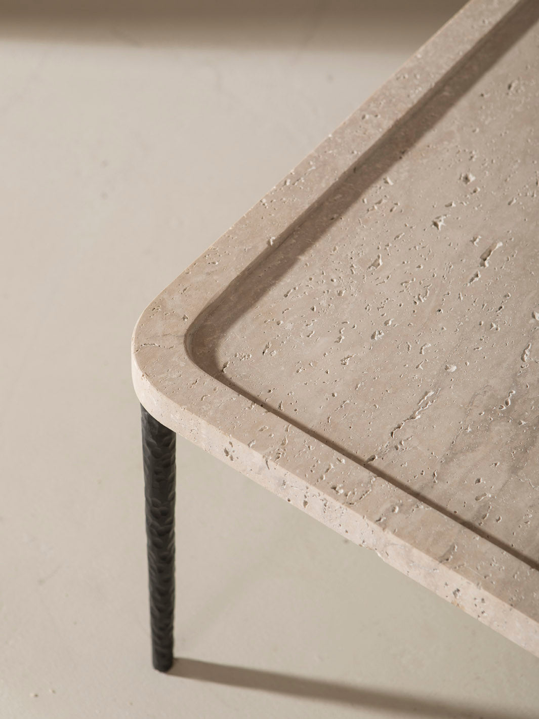 Arrow Gallon Martelé Table