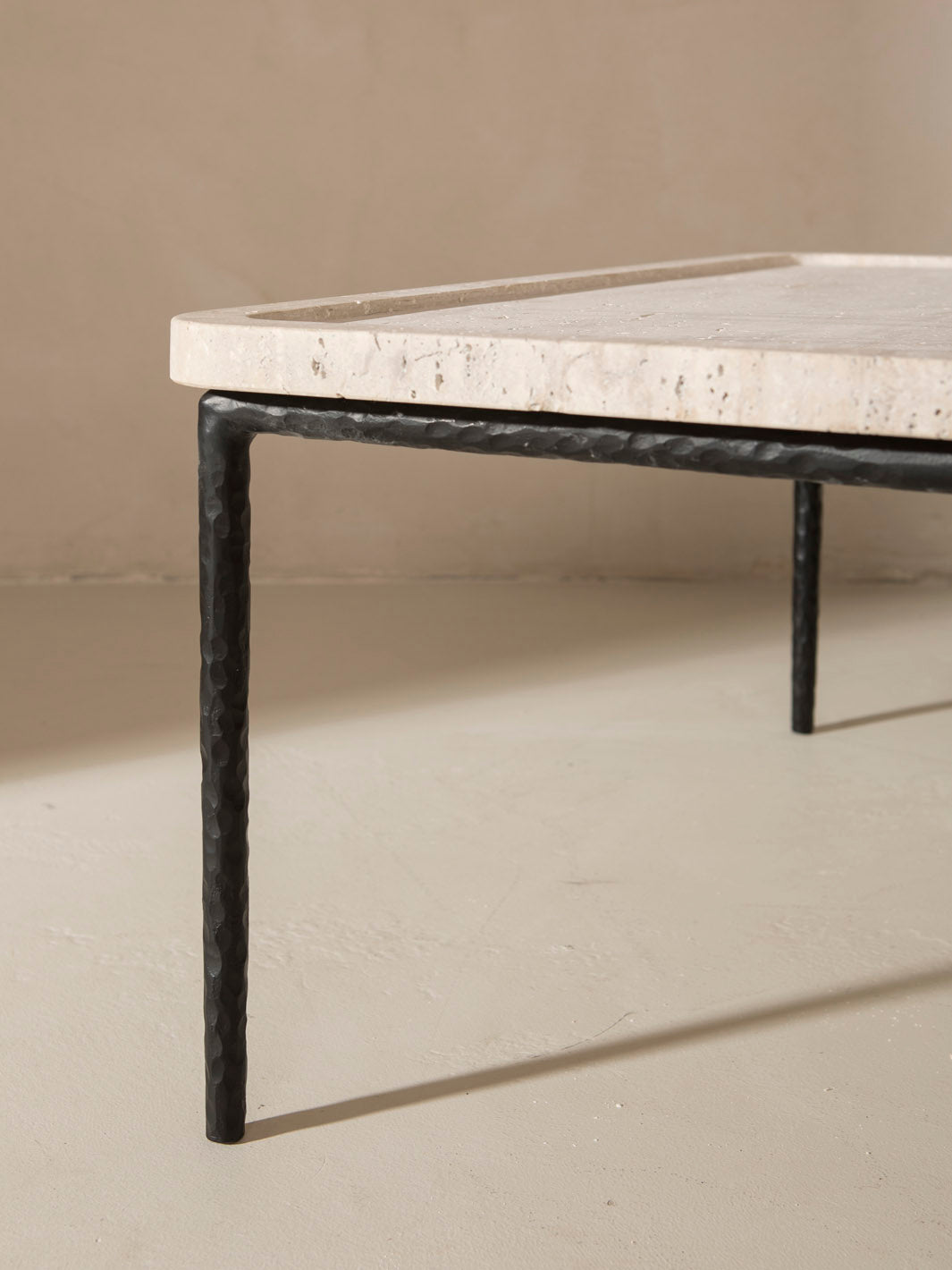 Arrow Gallon Martelé Table