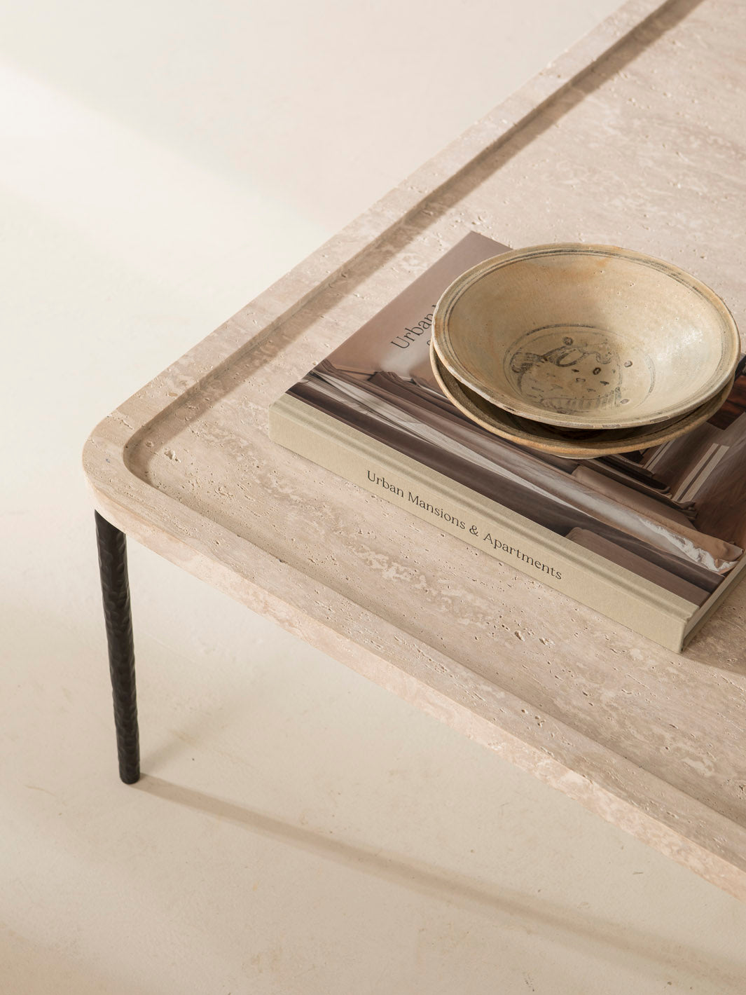 Arrow Gallon Martelé Table