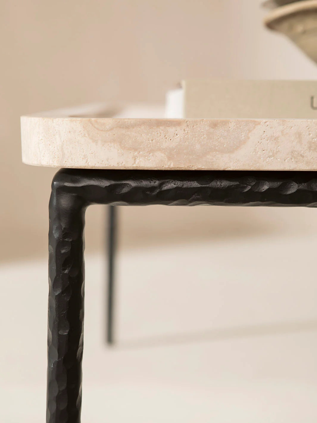Mesa Arrow Gallón Martelé 60x60x40cm