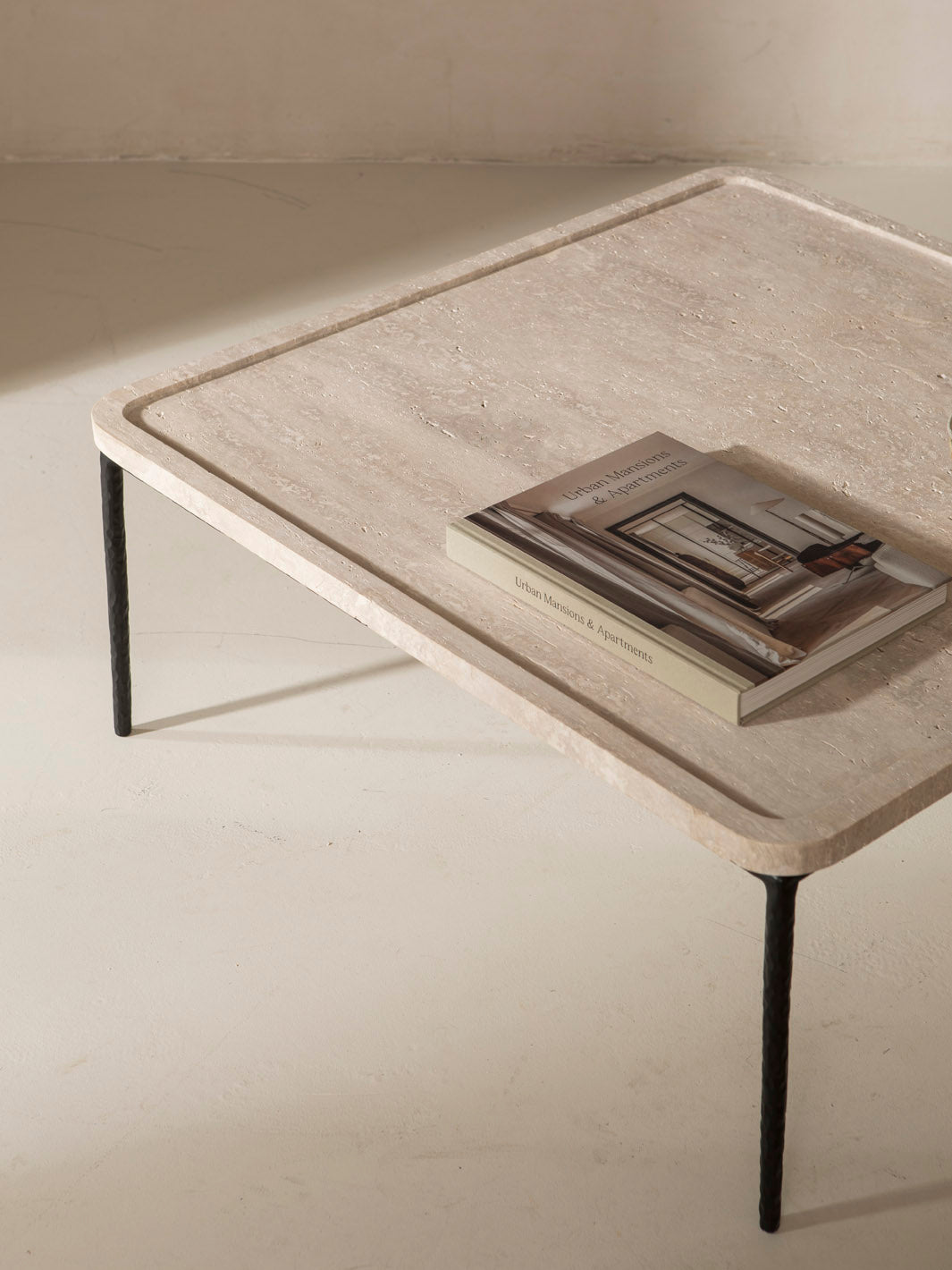 Arrow Gallon Martelé Table