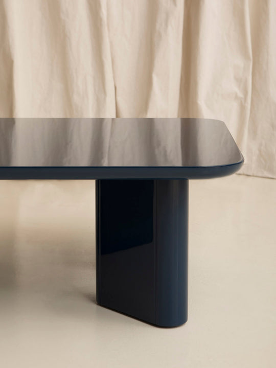 Mesa de centro lacada azul klein