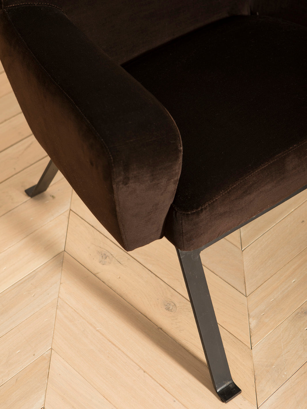 Italian armchairs from the 70s with neo-iron legs