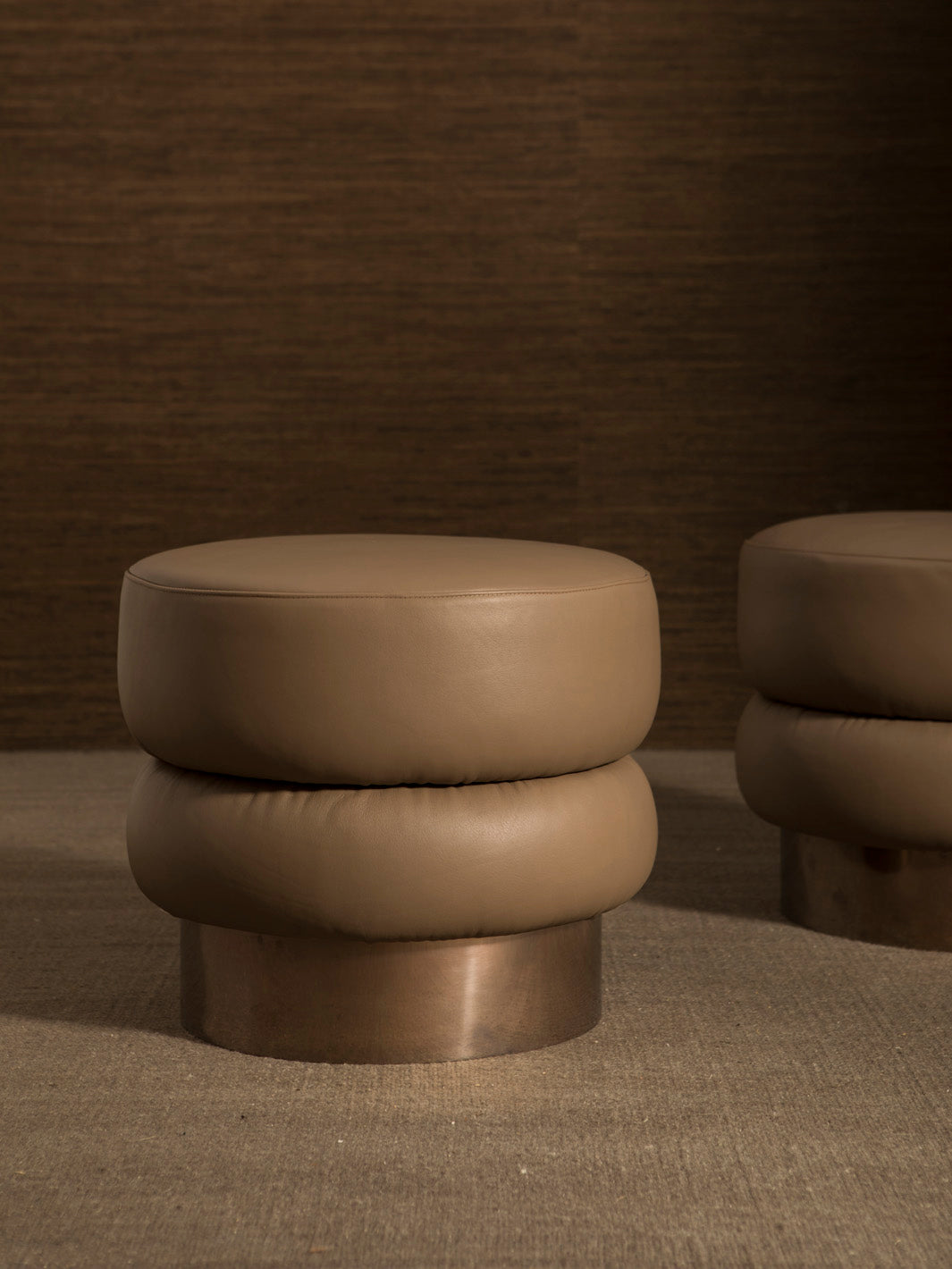 Pouf en cuir Chromo Caramel