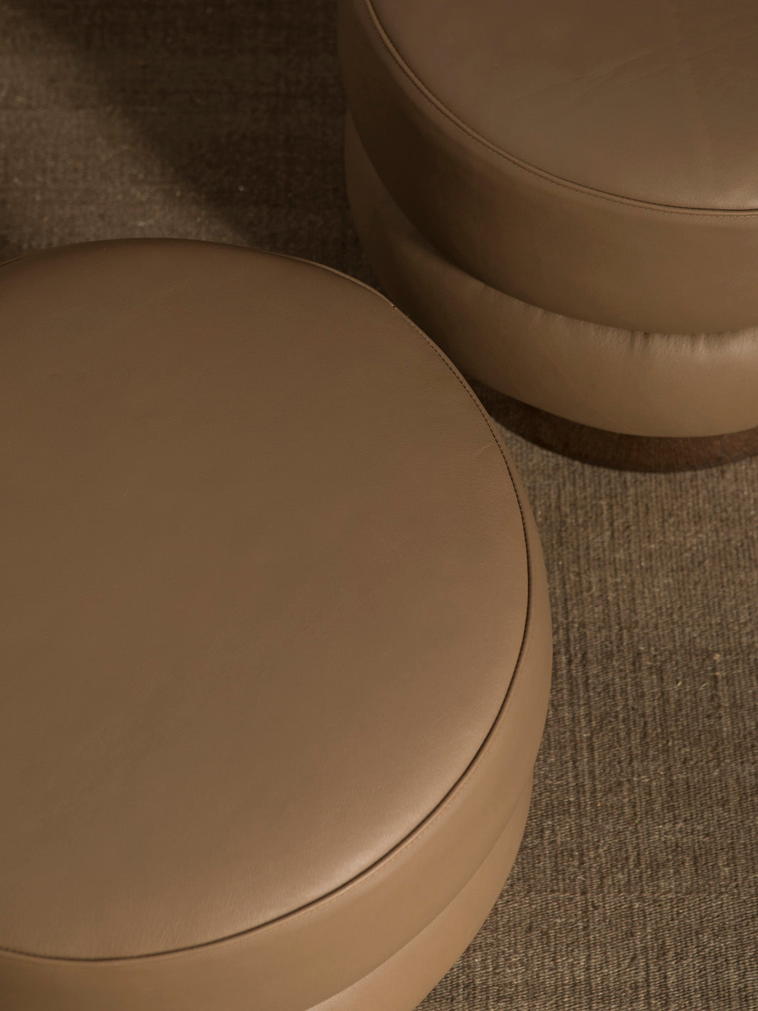 Chromo Caramel leather pouf