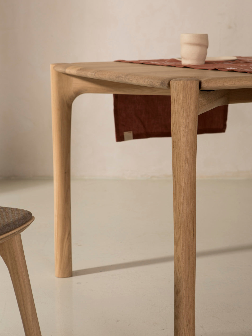 PI dining table