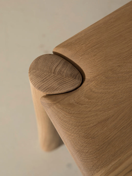PI dining table