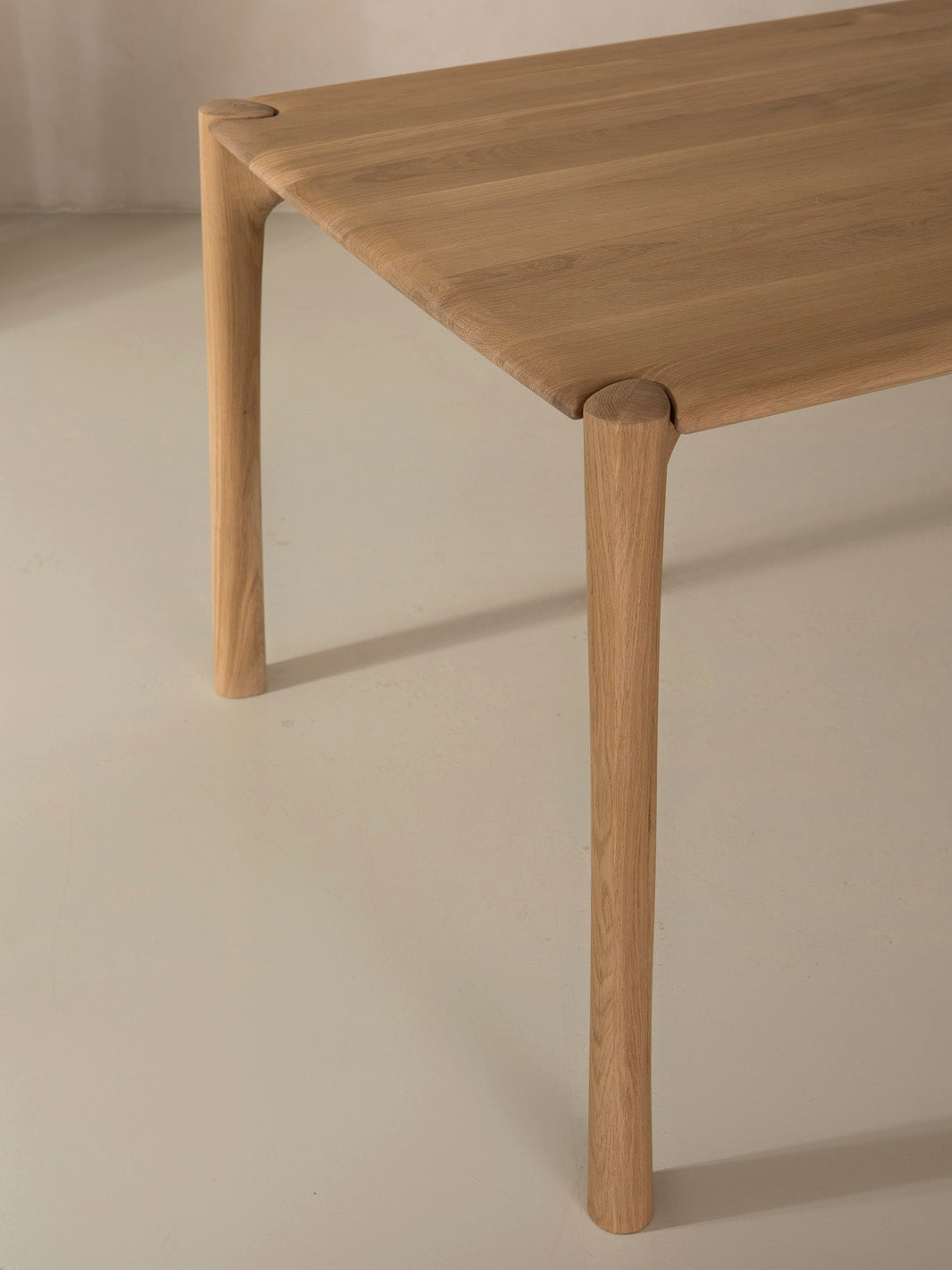 PI dining table