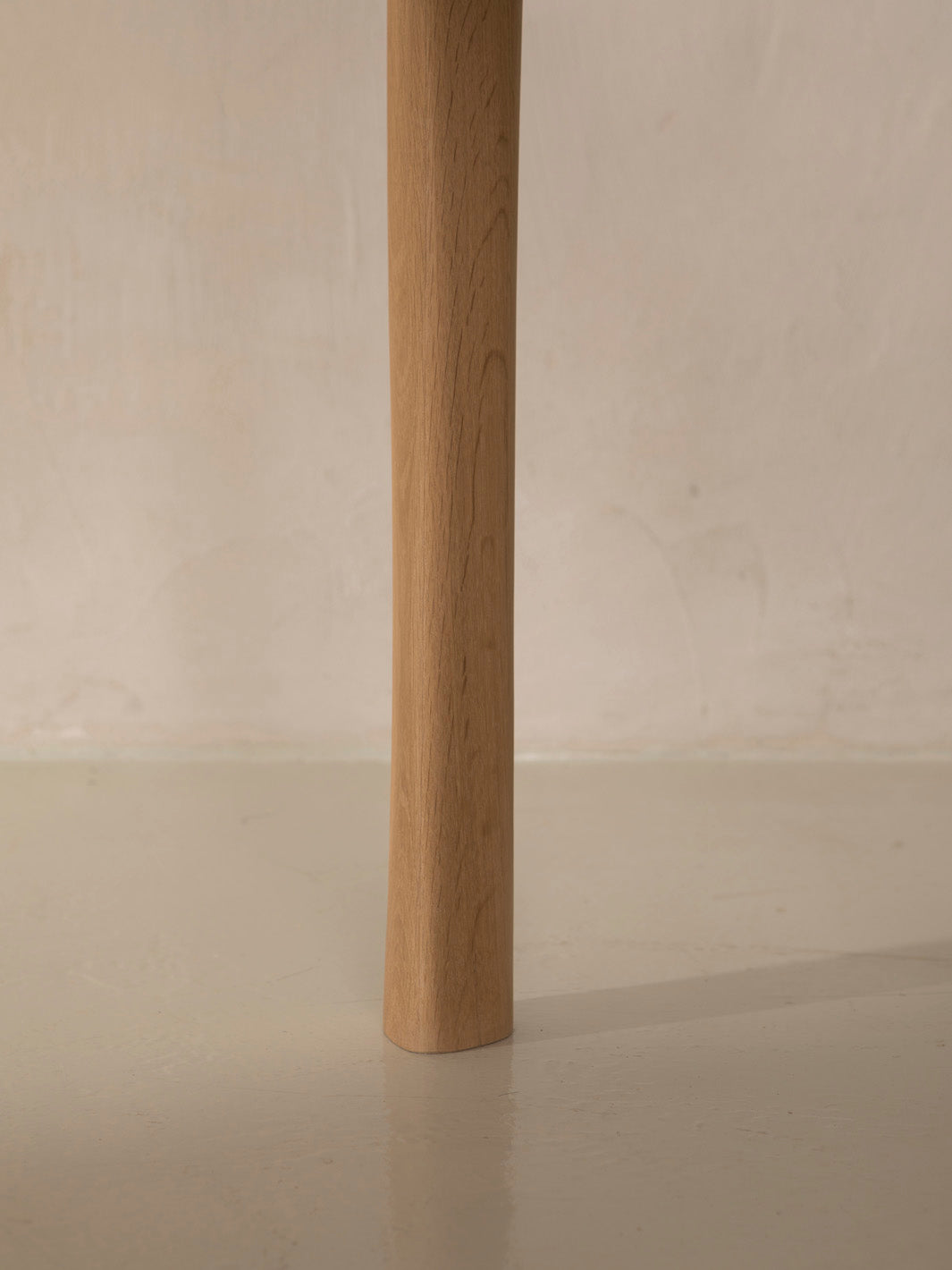 PI dining table