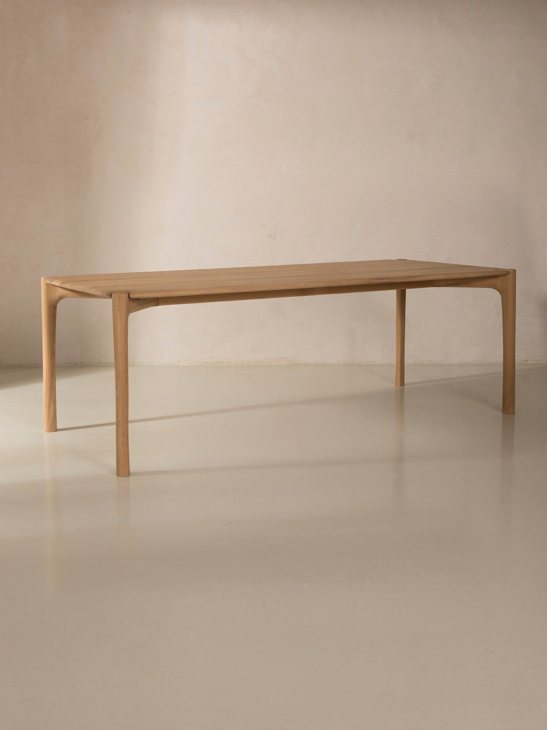 PI dining table