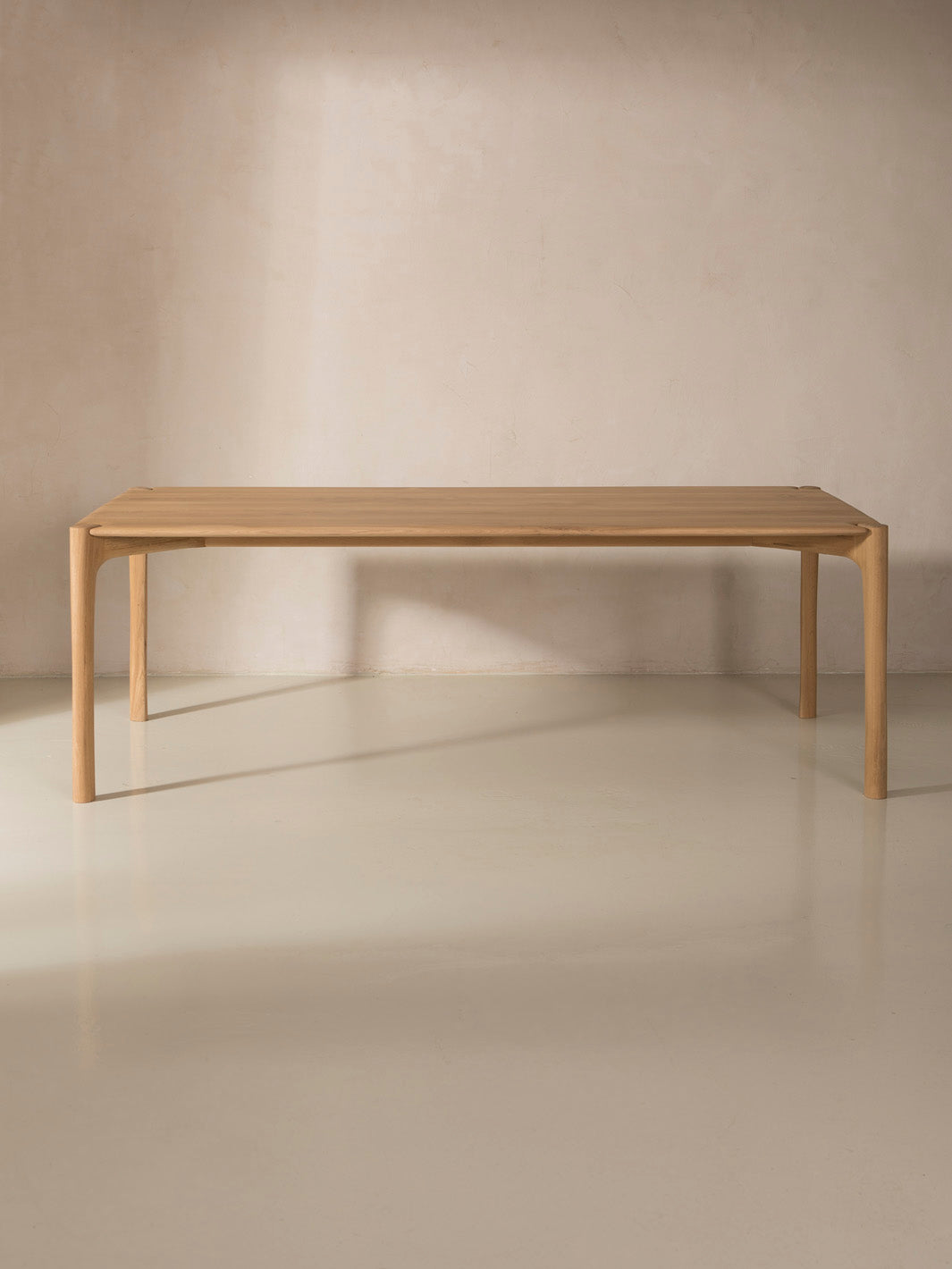 PI dining table